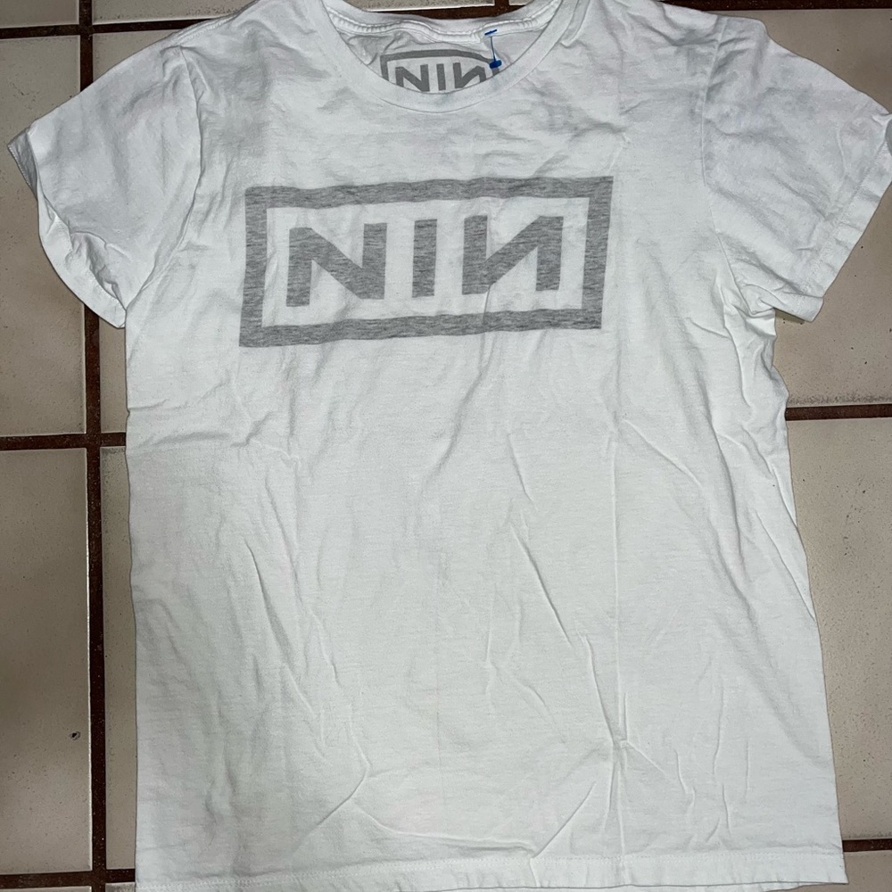 M hot topic NIN inside out tee
